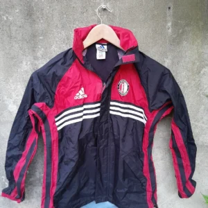 Feyenoord 90s waterproof training football jacket / coat. Small mens Lightweight