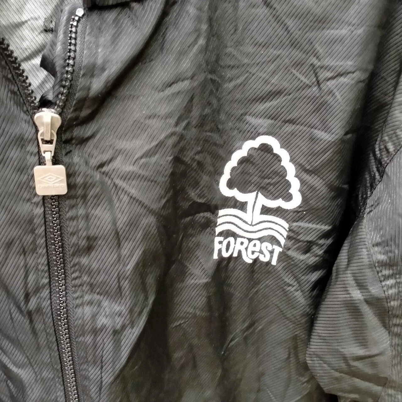 Rare Nottingham Forest 90s player issue football training jacket / coat. Large - Image 2