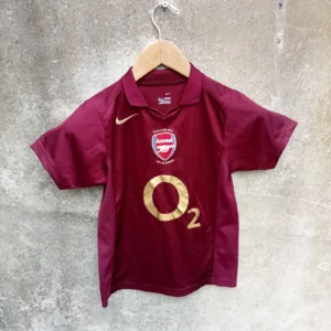 Arsenal 2005-06 home football shirt / jersey. Small boys.