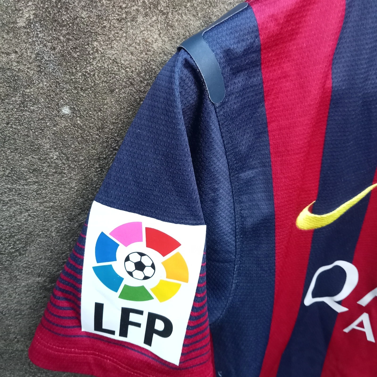 Barcelona 2013-14 player spec Home football shirt | jersey, Mens Small NEYMAR JR - Image 6