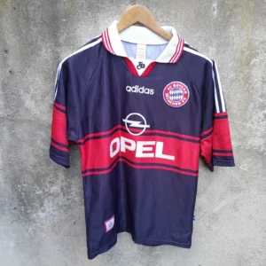 Bayern Munich 1997-98 home football shirt/ jersey. Medium mens