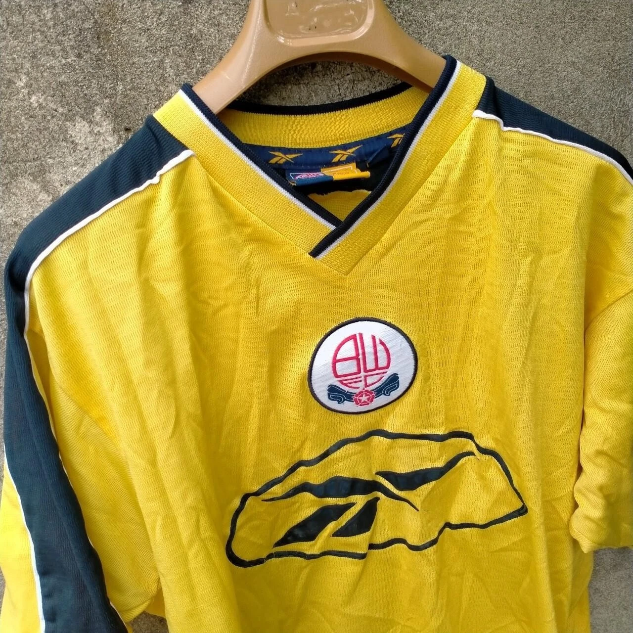Bolton Wanderers 1998-2000 away football shirt / jersey. Medium mens. Mark Fish - Image 3