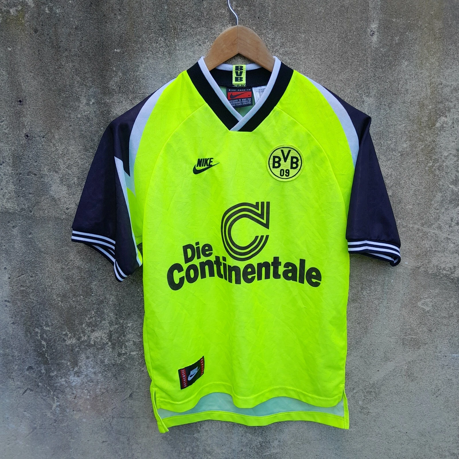Borussia Dortmund 1995-96 home football shirt/ jersey. Small mens Signed