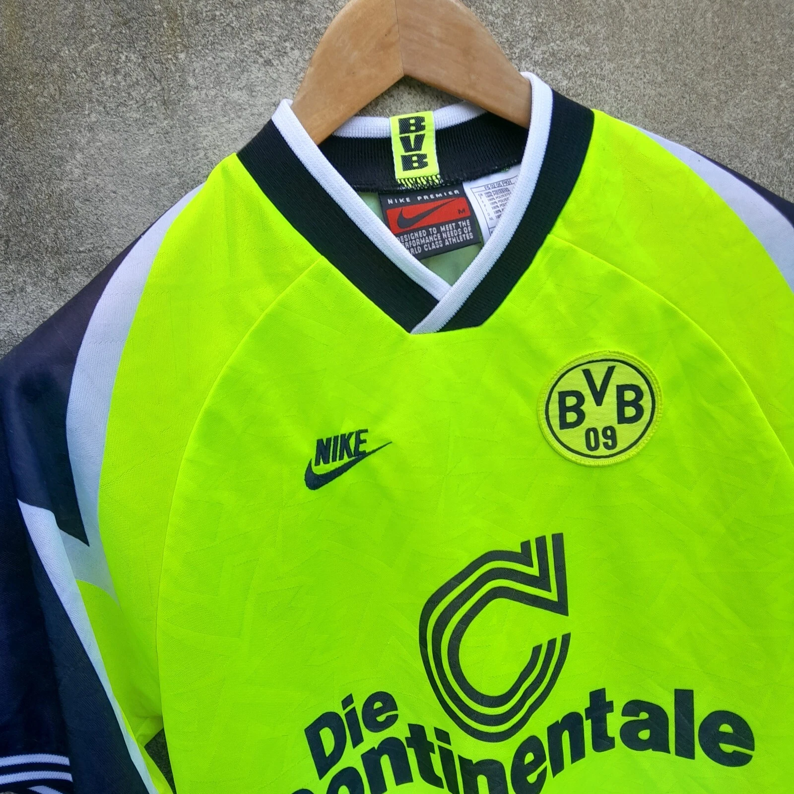 Borussia Dortmund 1995-96 home football shirt/ jersey. Small mens Signed - Image 2