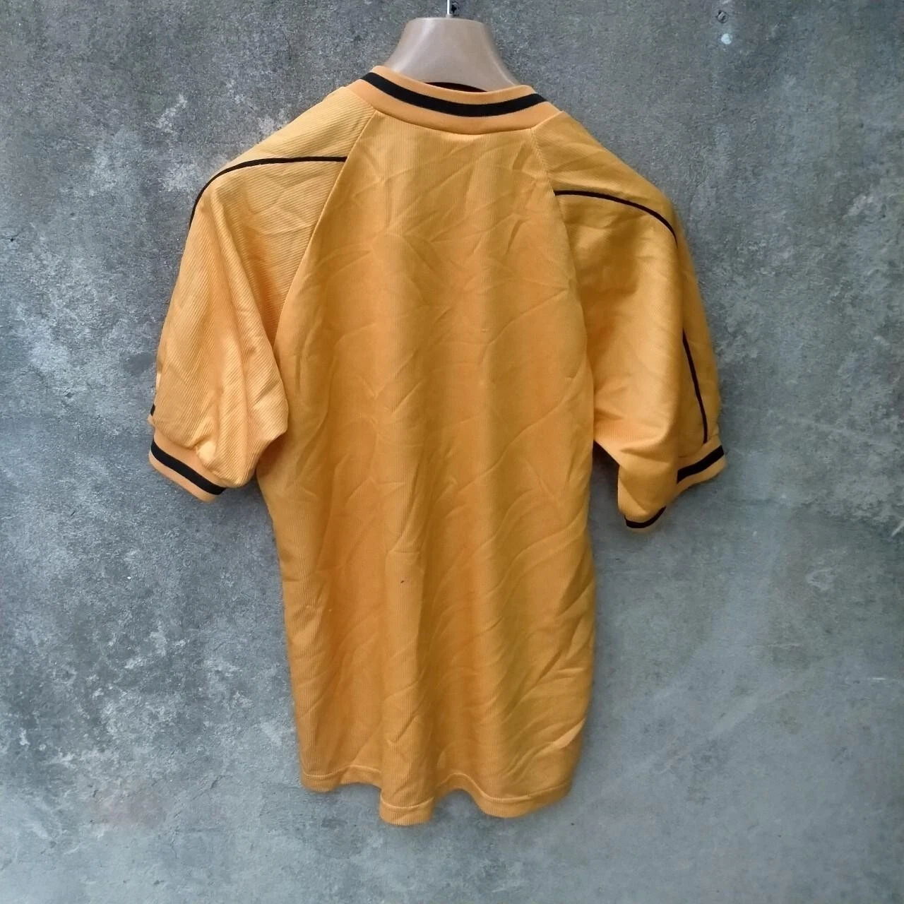 Boston United 2003-04 home football shirt / jersey. Small mens Paulas Benara - Image 3