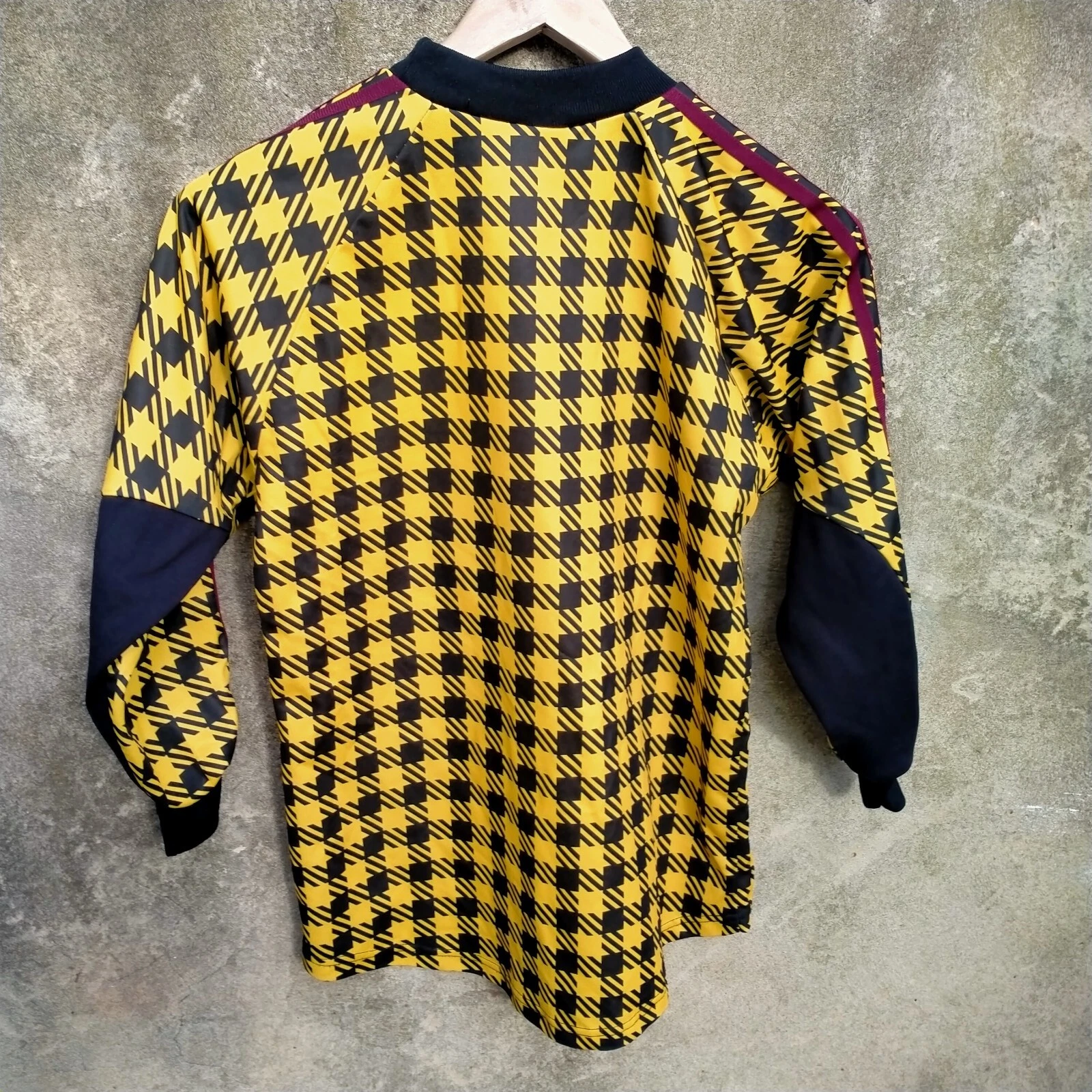 Burnley 1997-98 goalkeeper football shirt / jersey. Small mens. Long sleeves. - Image 3