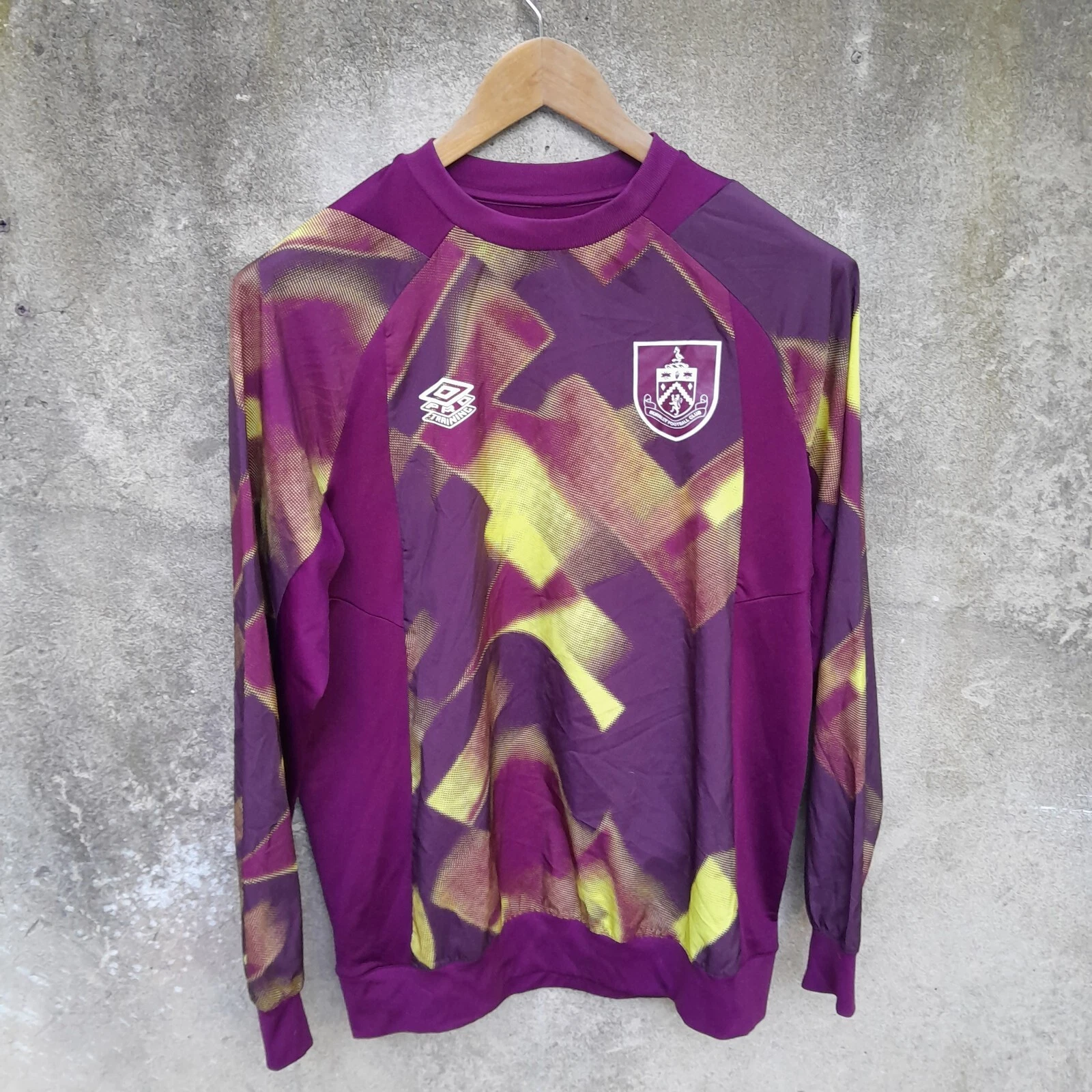 Burnley training football shirt / jersey. Medium mens. Long sleeves
