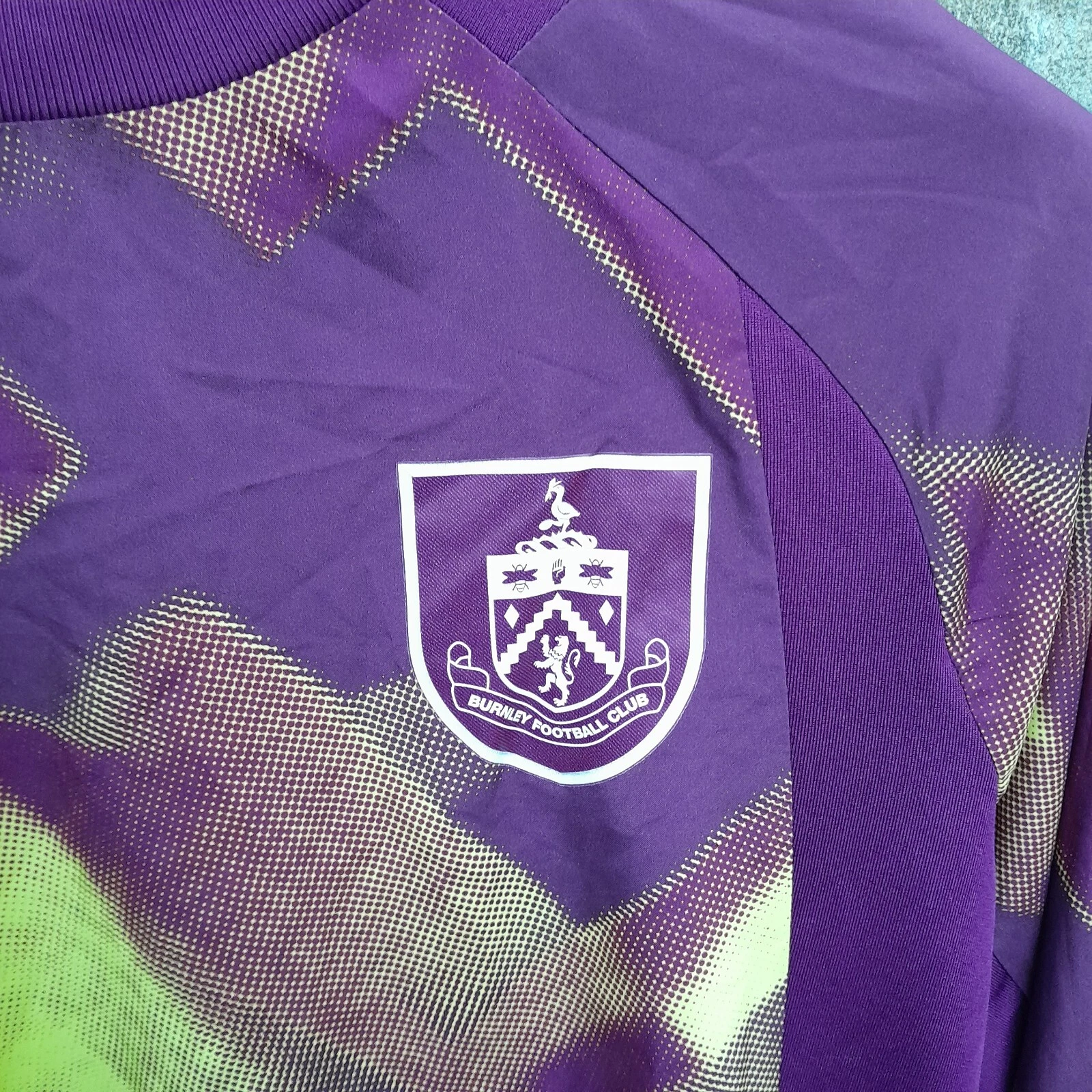 Burnley training football shirt / jersey. Medium mens. Long sleeves - Image 3