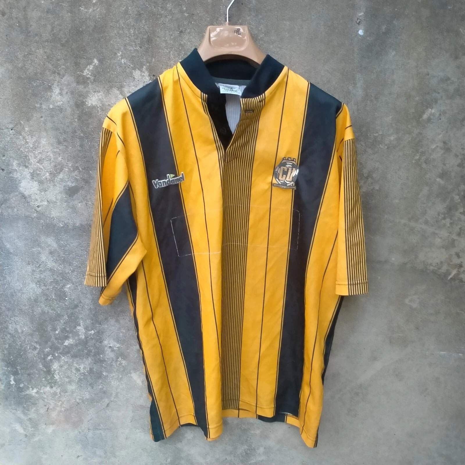 Cambridge United 1993-95 home football shirt/ jersey. Small mens
