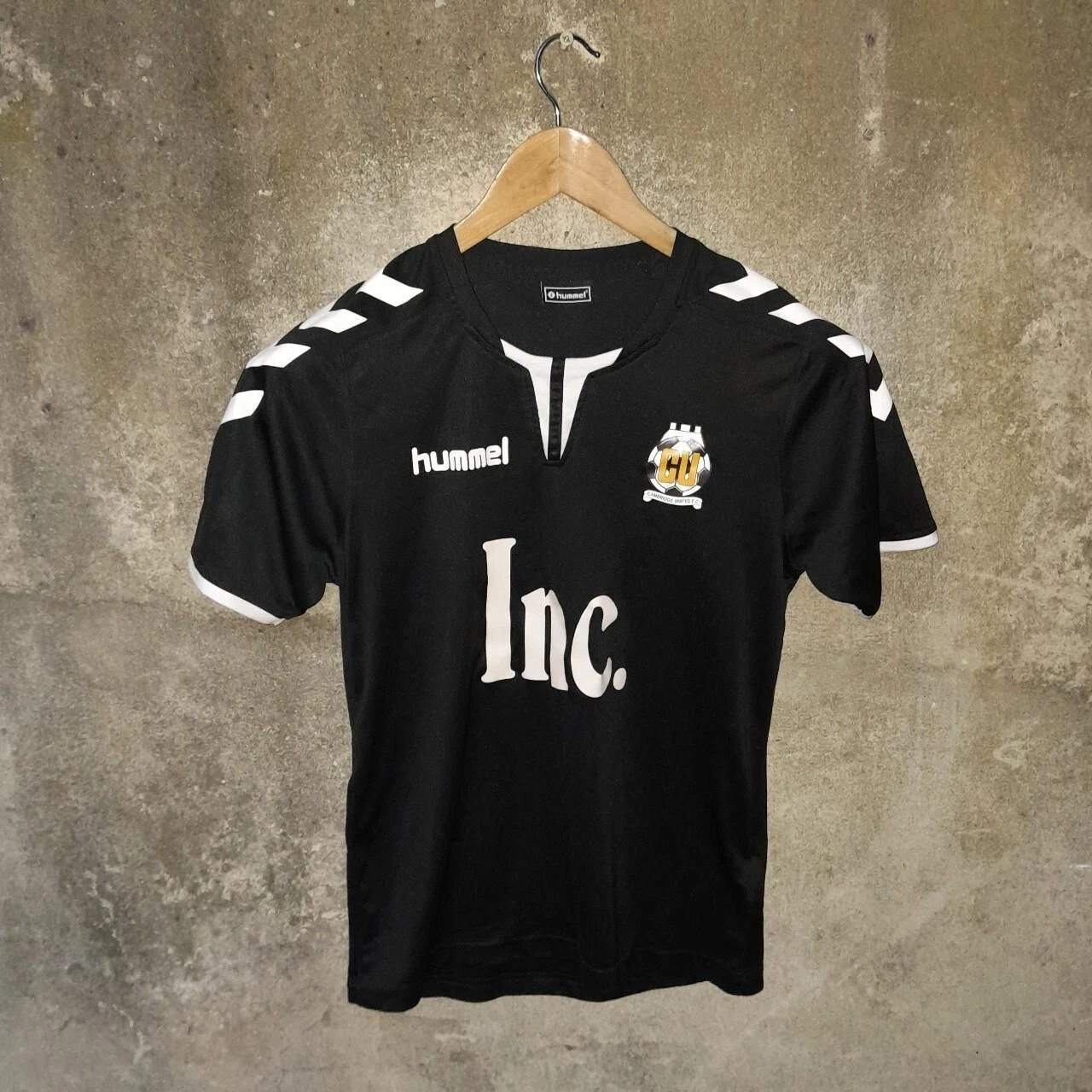 Cambridge United 2020-21 training football shirt / jersey. XS mens