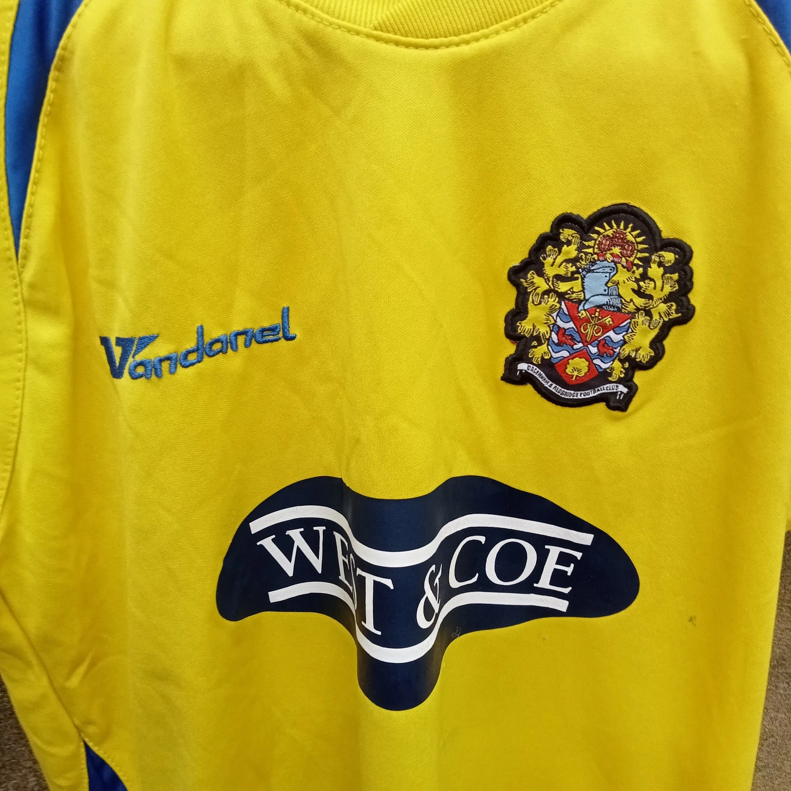 Dagenham & Redbridge 2008-10 away football shirt | jersey, Boys Medium - Image 2