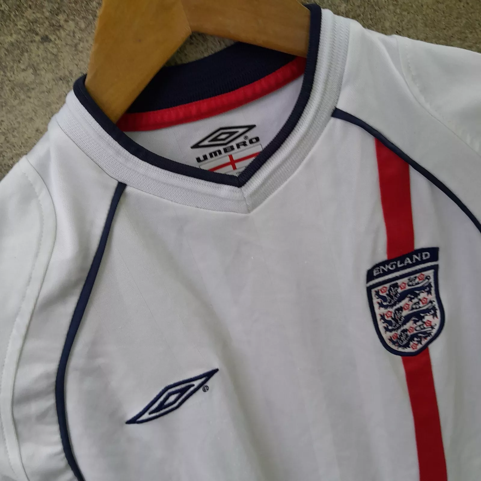 England 2002 home football shirt / jersey. - Image 2