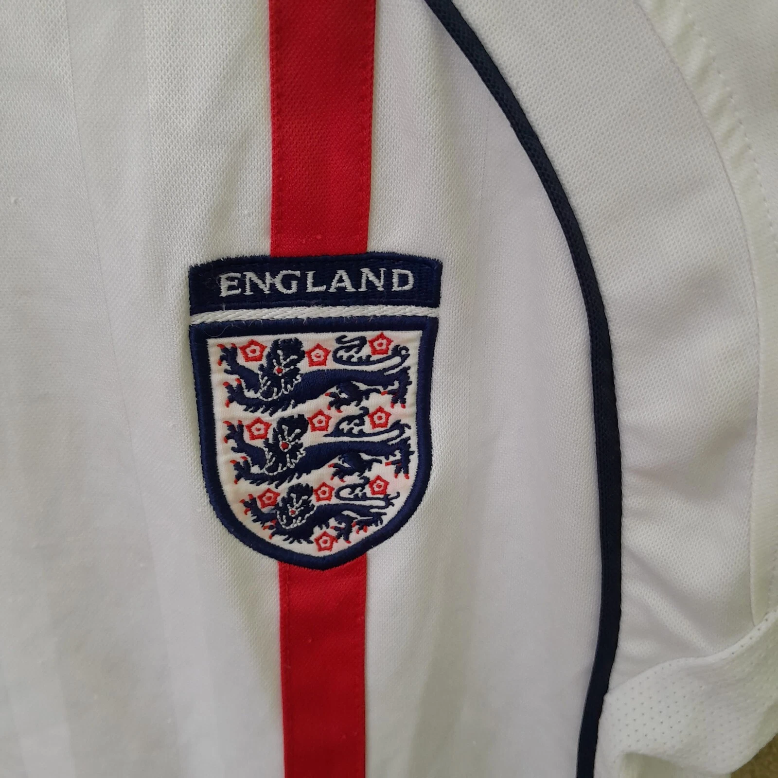England 2002 home football shirt / jersey. - Image 3