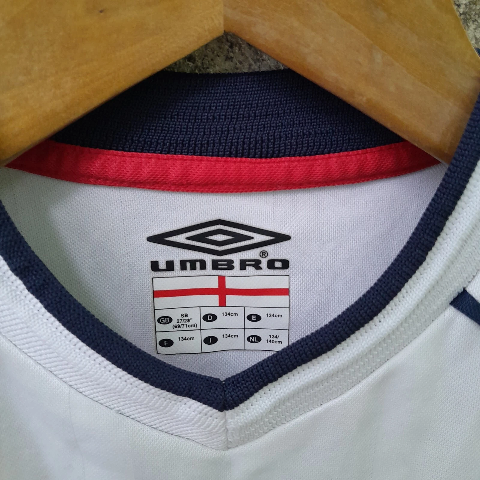 England 2002 home football shirt / jersey. - Image 4