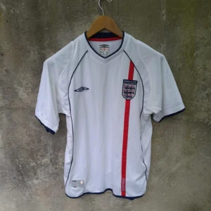 England 2002 home football shirt / jersey. Medium mens. Genuine