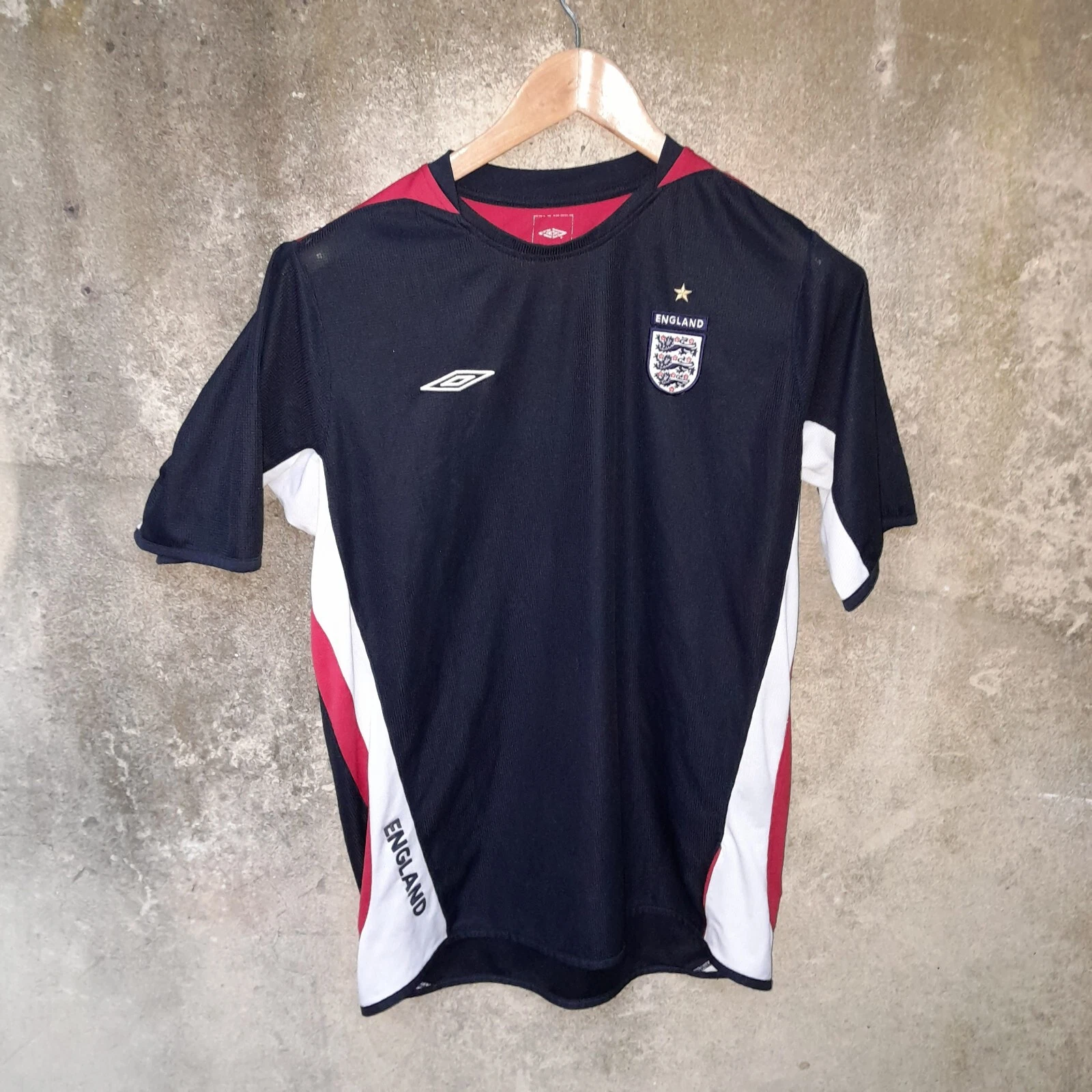 England 2003 training football shirt / jersey. Large mens
