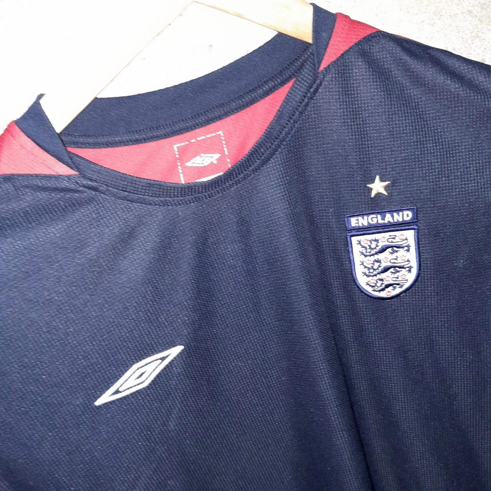 England 2003 training football shirt / jersey. Large mens - Image 2