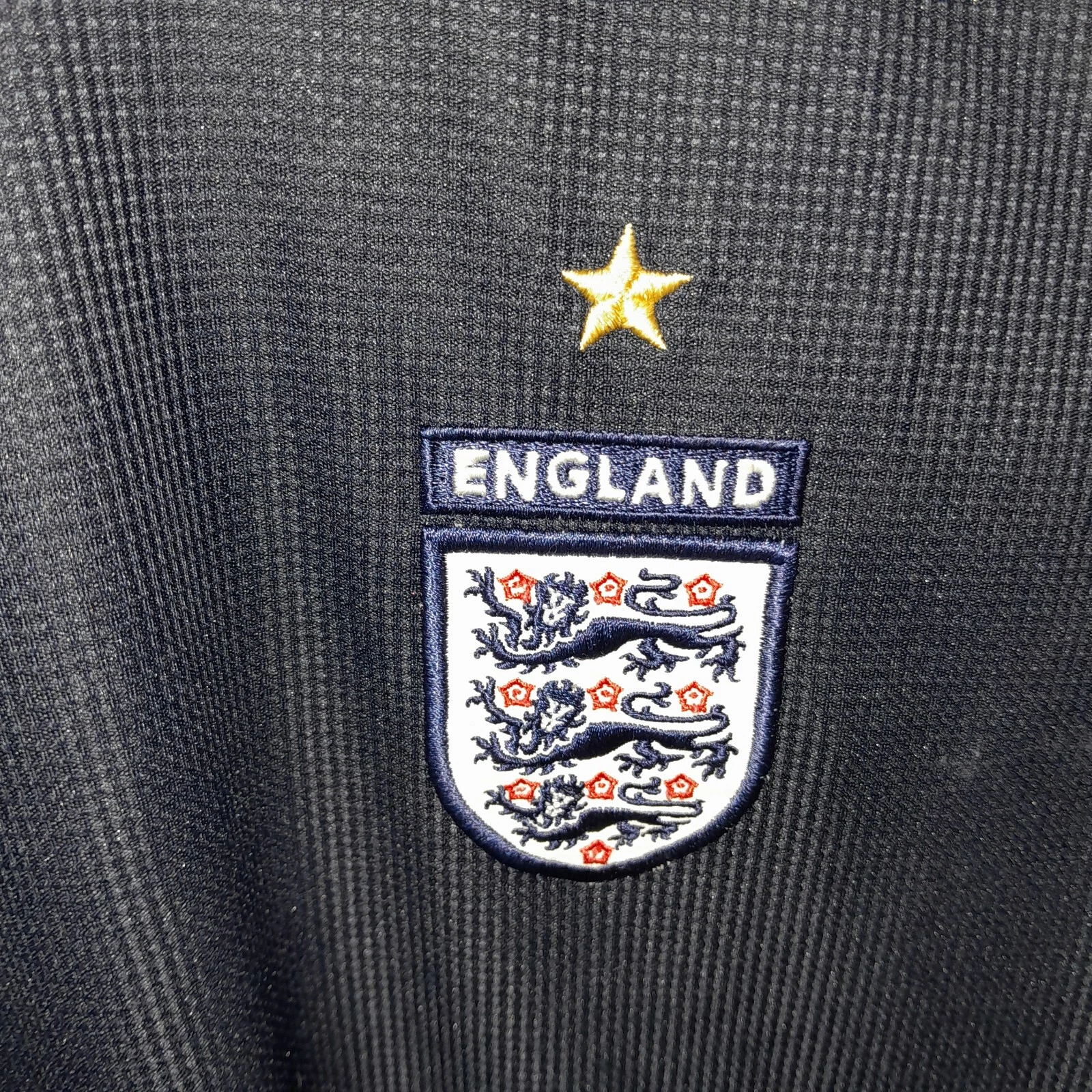 England 2003 training football shirt / jersey. Large mens - Image 3