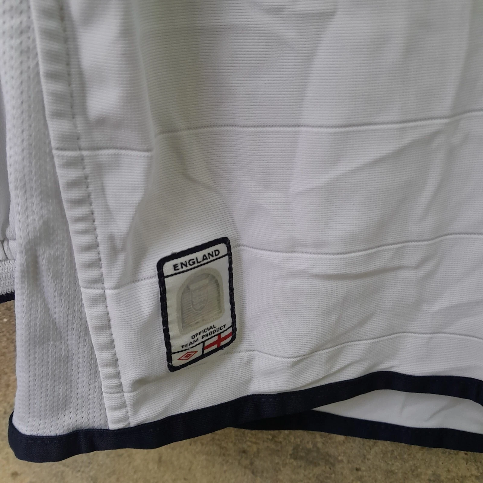 England 2004 home football shirt / jersey. Reversible 2003-05 . Long Sleeves - Image 4