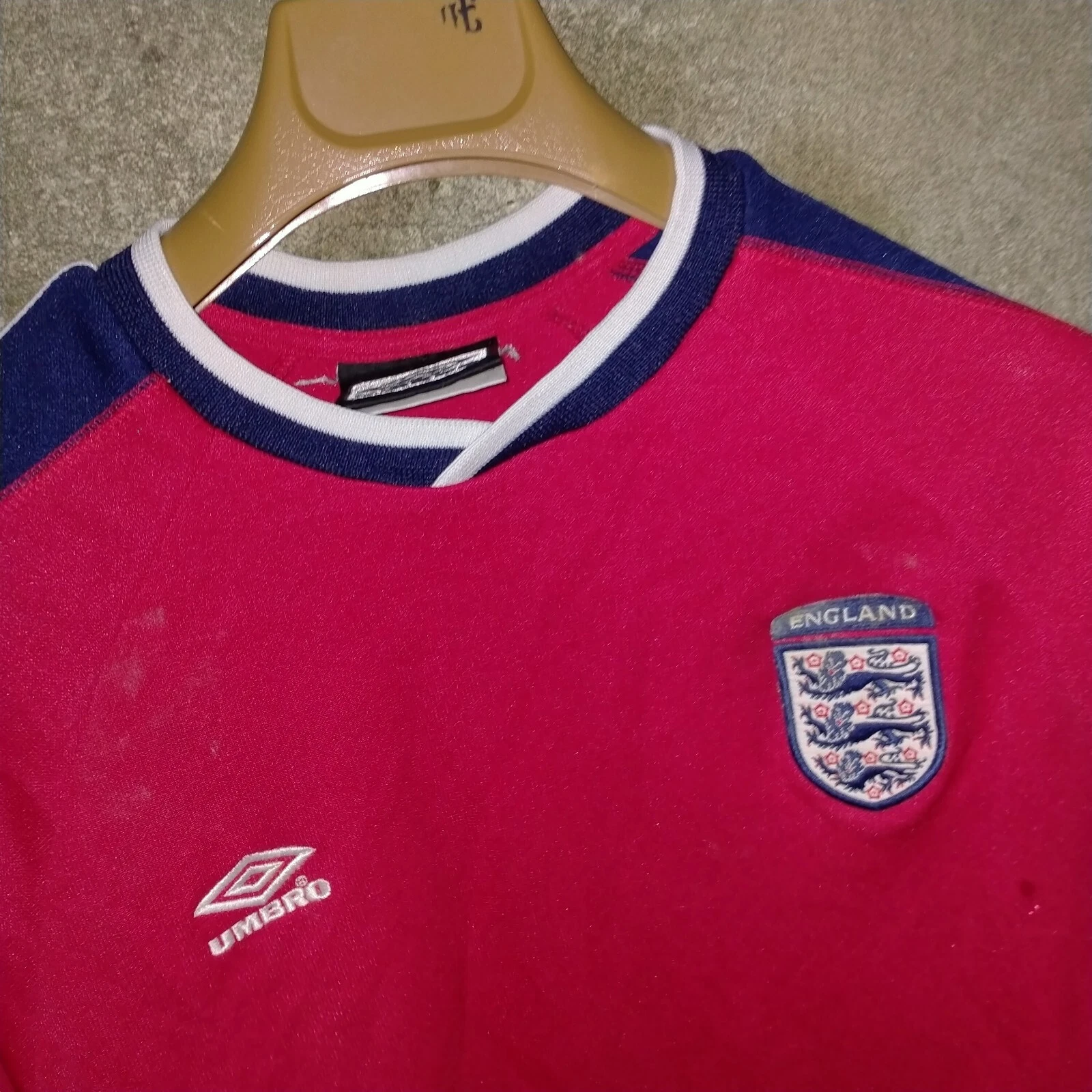 England 2004 training football shirt / jersey. Medium mens, umbro red - Image 2