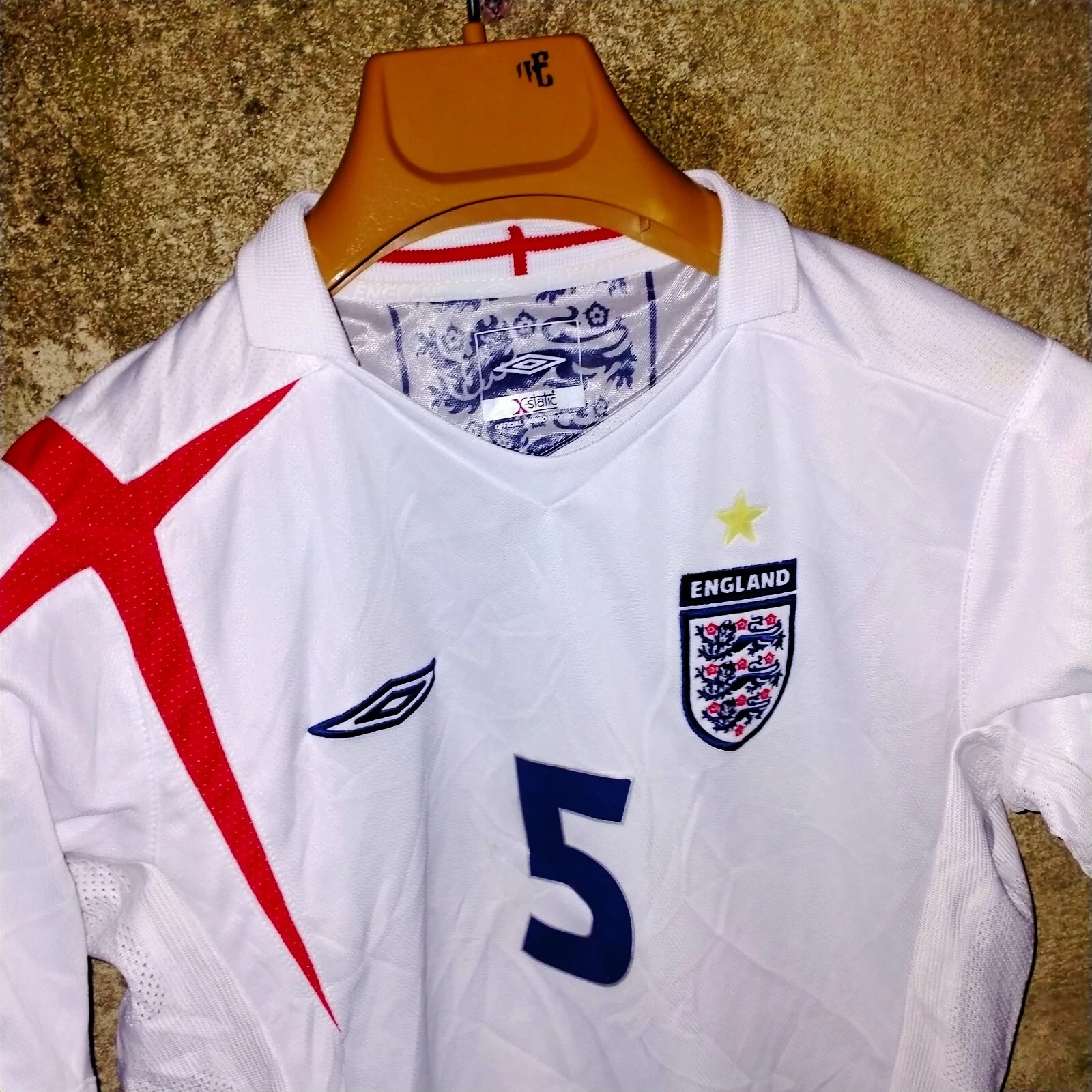 England 2006 home football shirt / jersey, medium boys. Terry 5 ladies - Image 3