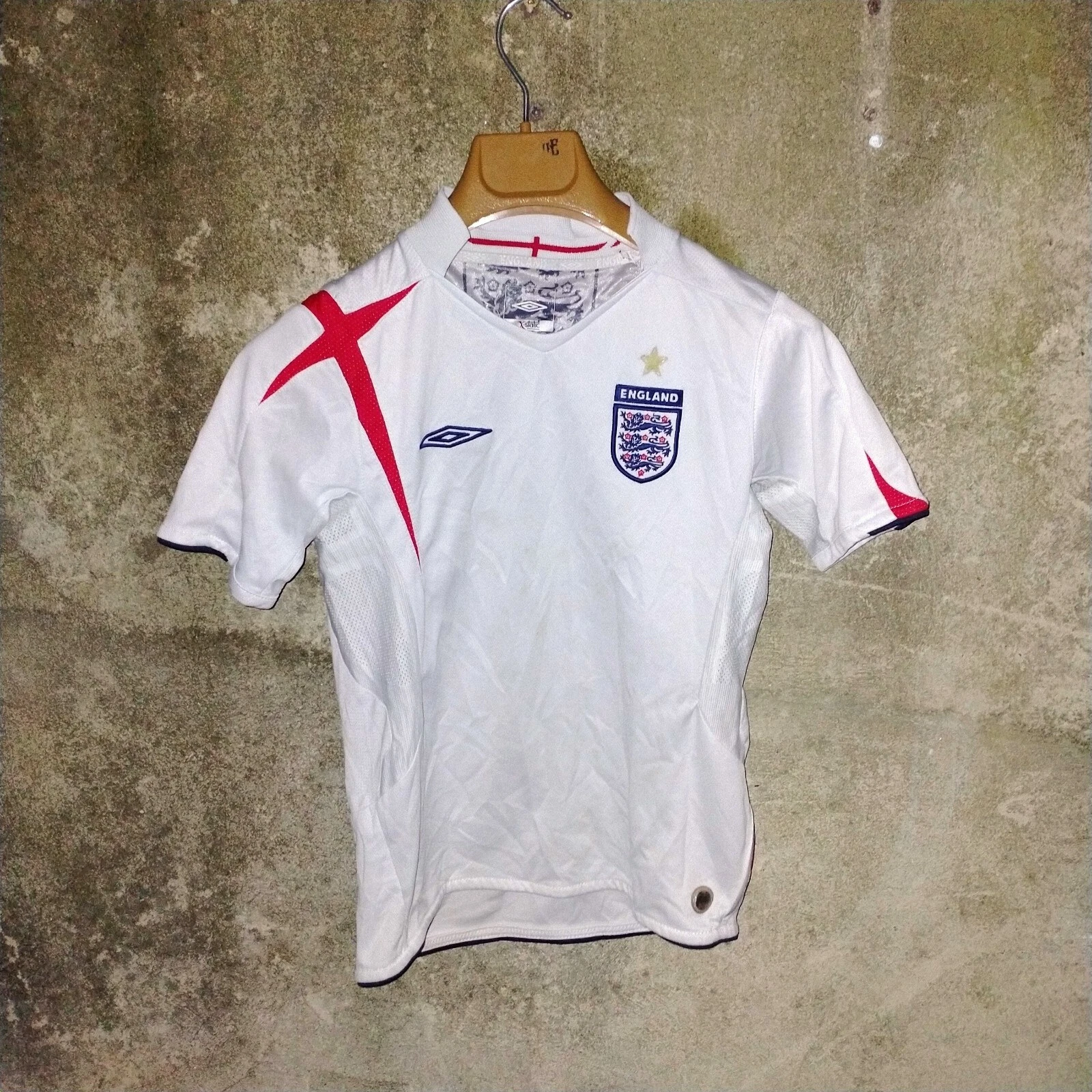 England 2006 home football shirt / jersey, small boys. A Cole 3 ladies - Image 2