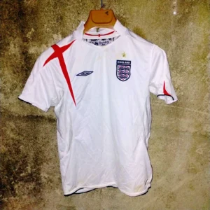 England 2006 home football shirt / jersey, umbro, med boys ladies