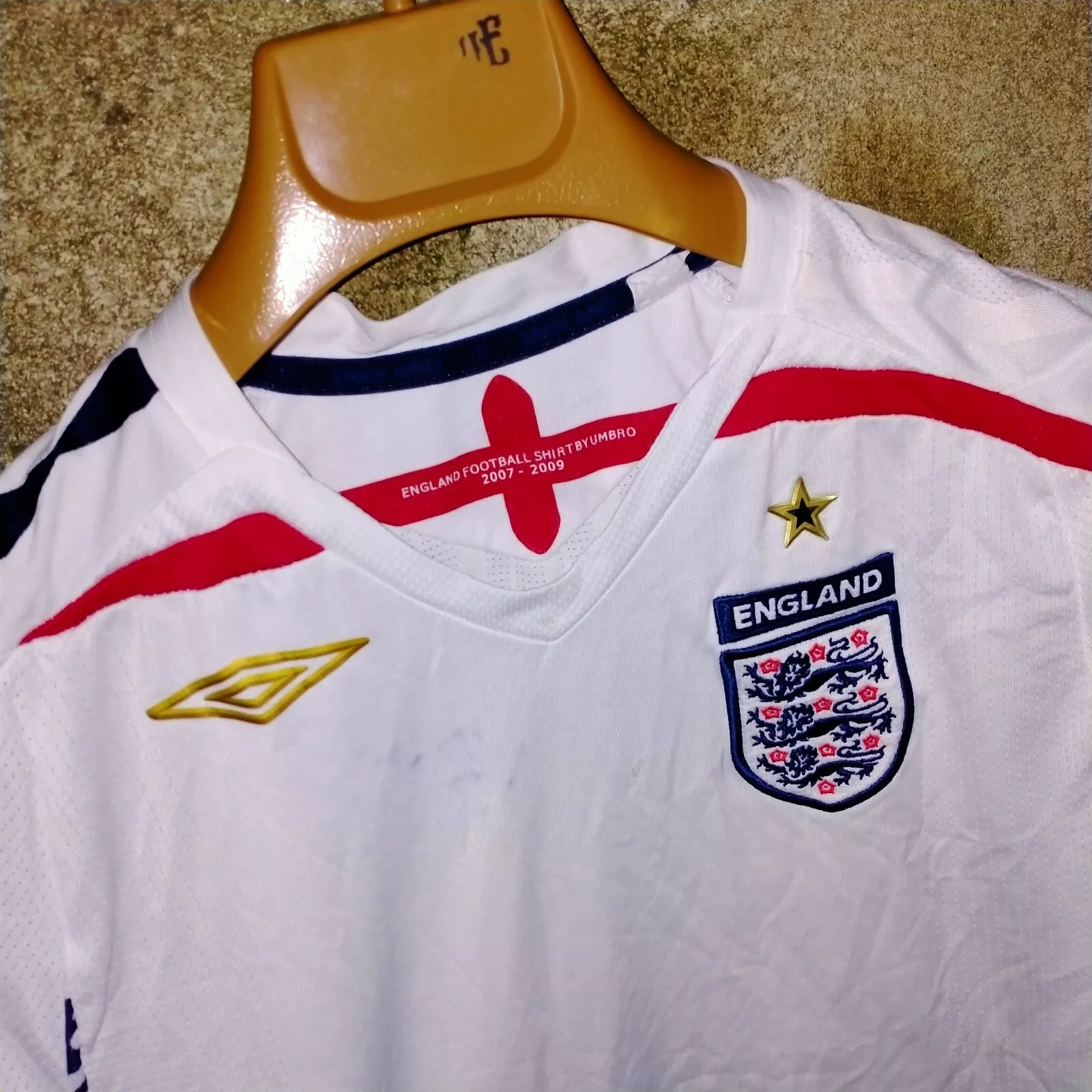 England 2007-09 home football shirt / jersey, umbro, medium boys ladies - Image 2