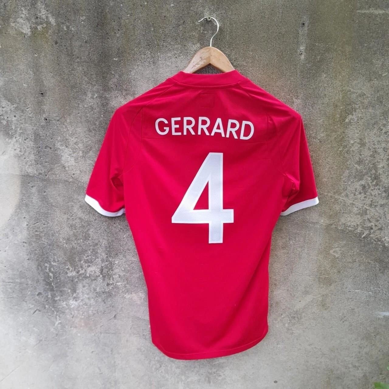 England 2010-12 away football shirt / jersey. Medium mens.Steven Gerrard 4