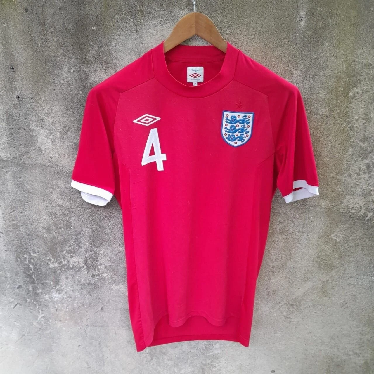 England 2010-12 away football shirt / jersey. Medium mens.Steven Gerrard 4 - Image 2