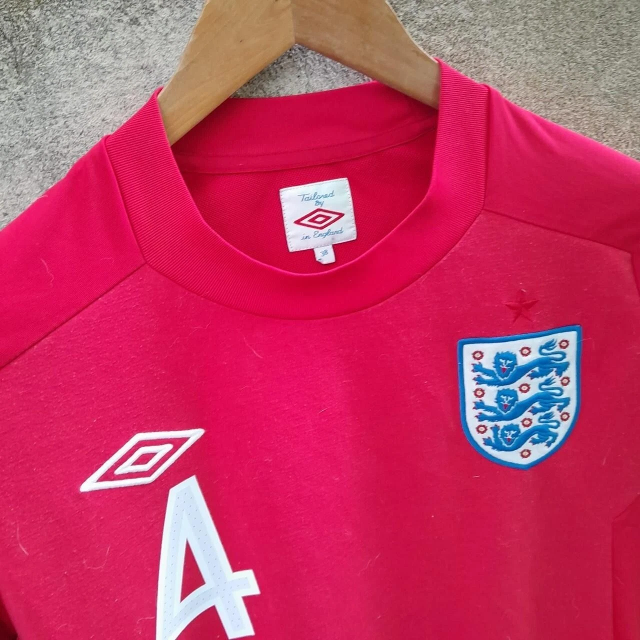 England 2010-12 away football shirt / jersey. Medium mens.Steven Gerrard 4 - Image 3