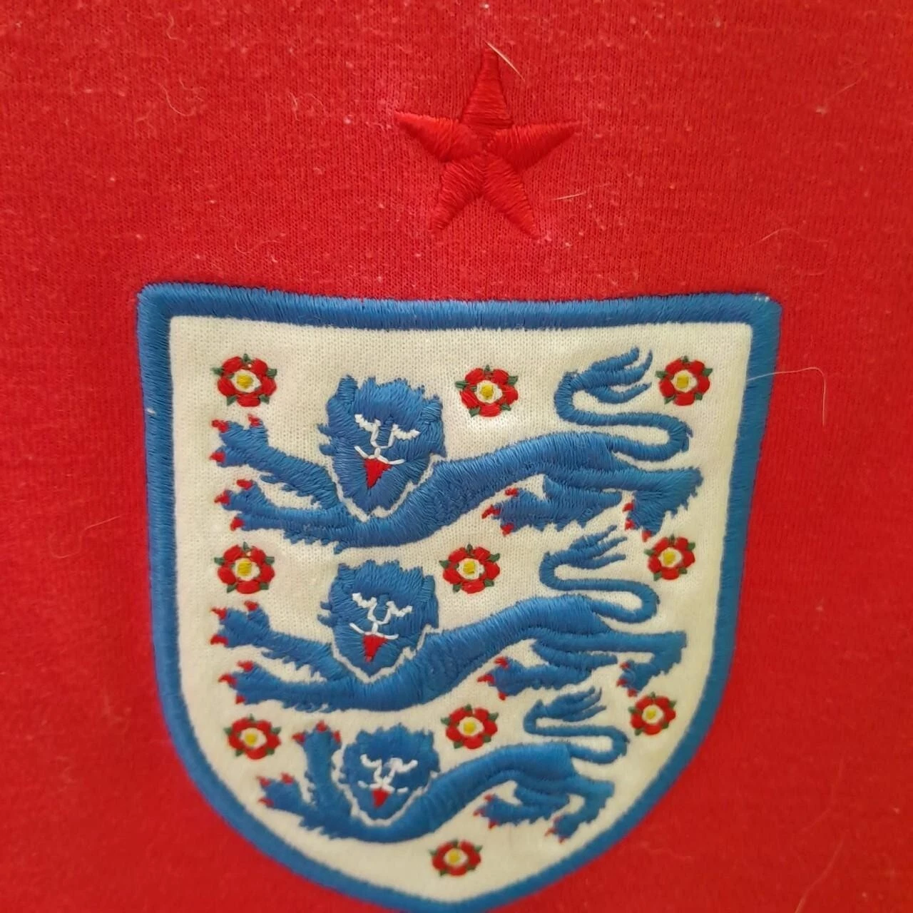 England 2010-12 away football shirt / jersey. Medium mens.Steven Gerrard 4 - Image 5