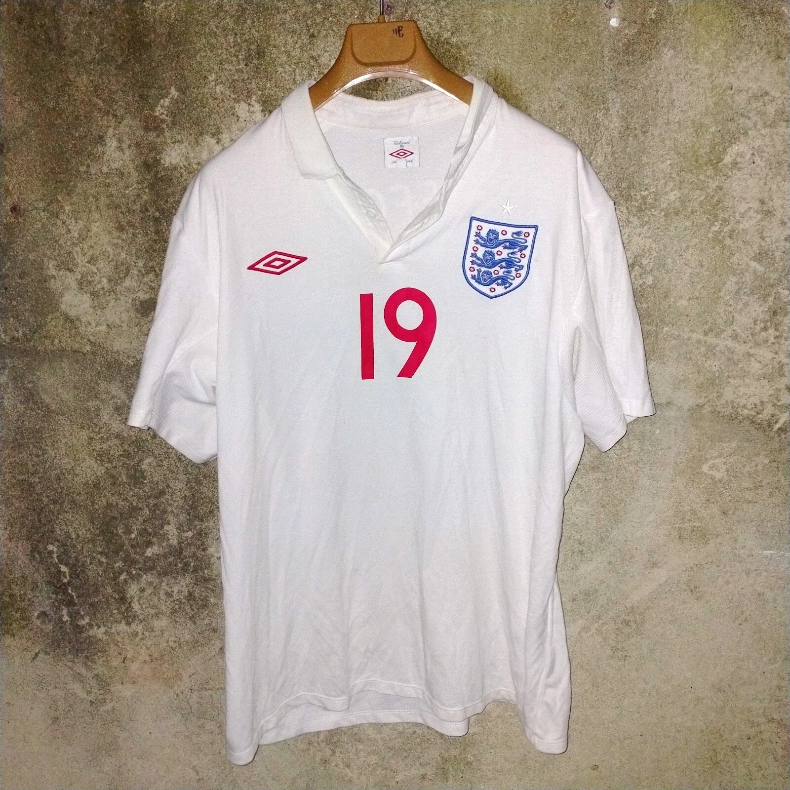 England 2010 home football shirt / jersey, XL mens. 46" DEFOE 19 - Image 2