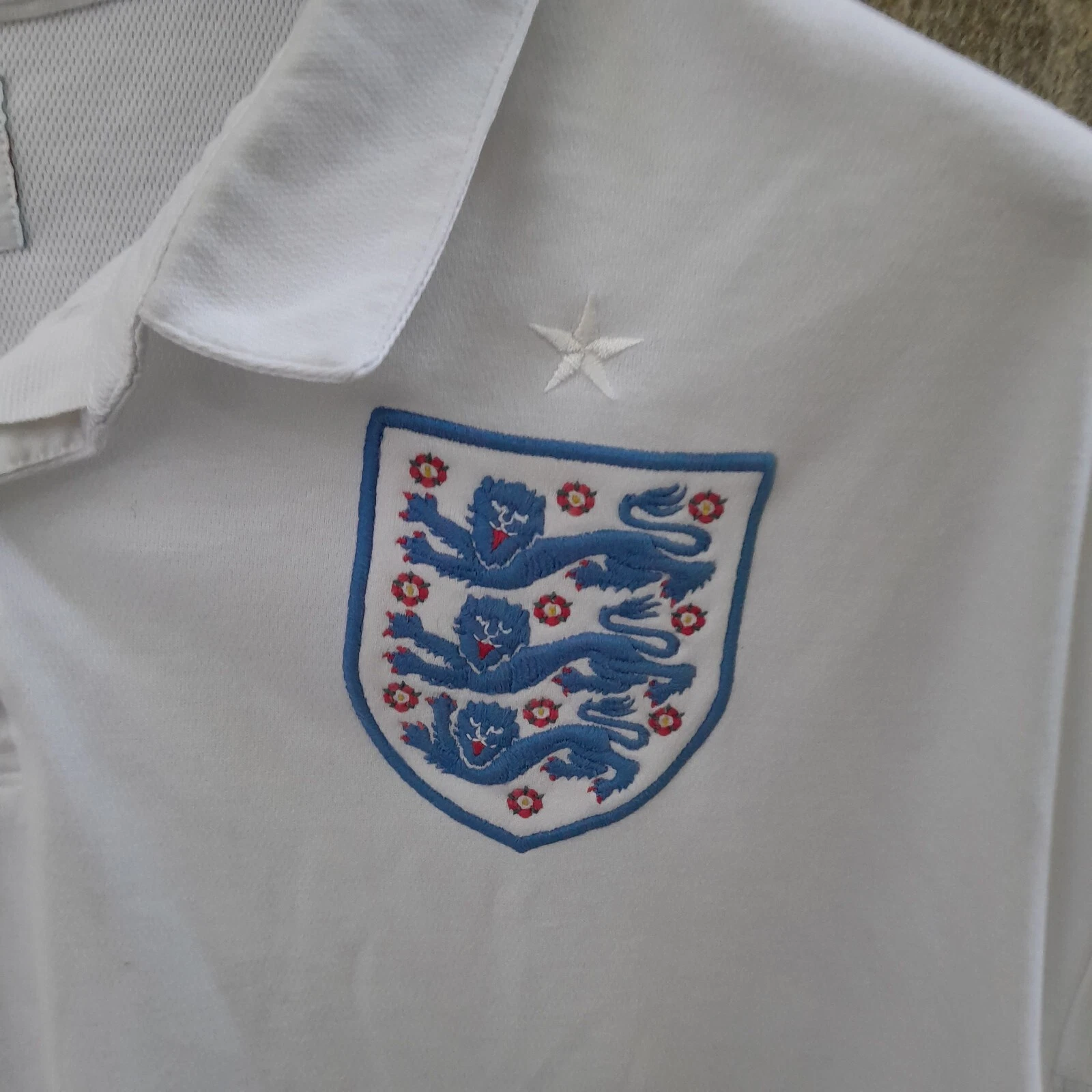 England 2010 home football shirt / jersey. XXL mens. - Image 3
