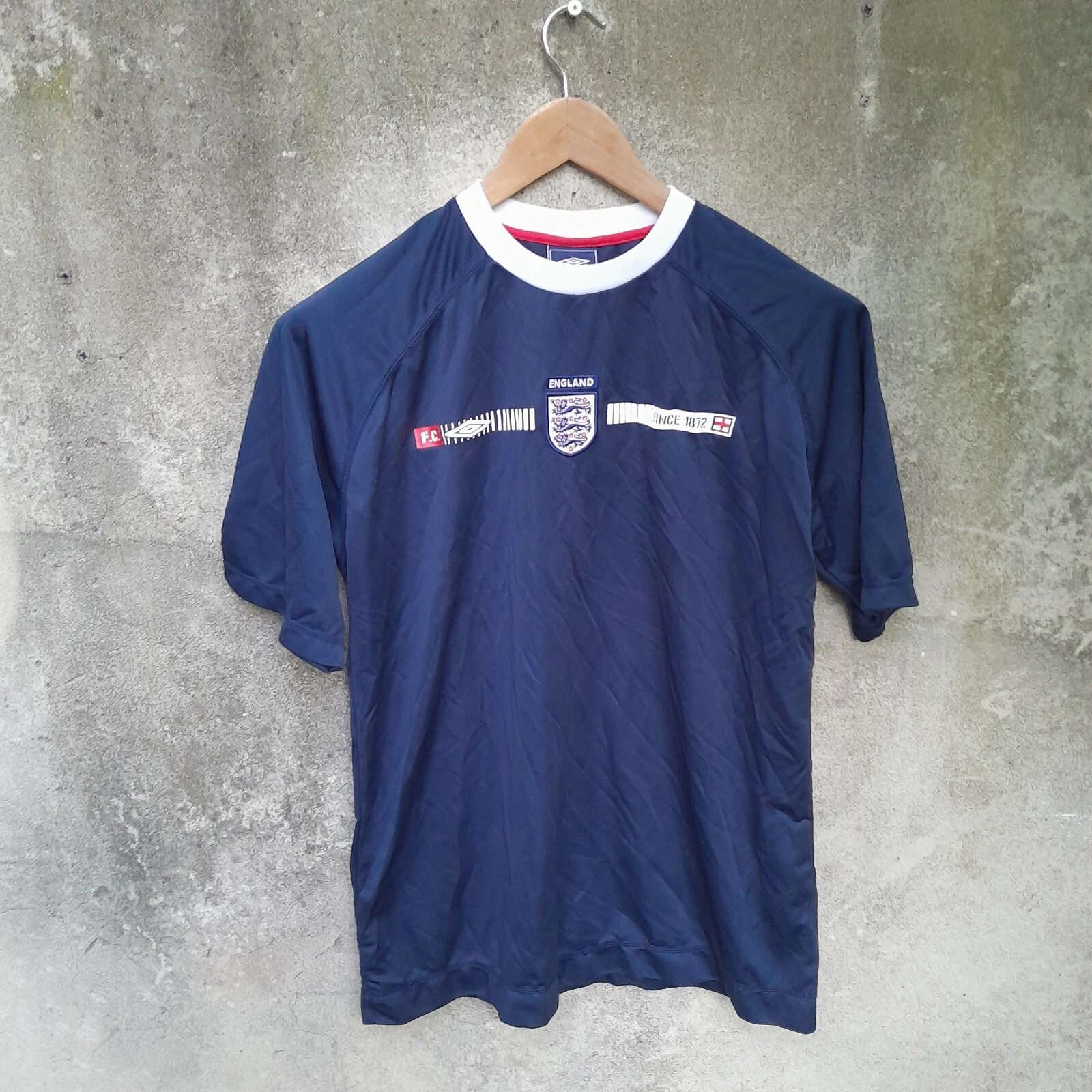 England leisure football shirt / jersey. Large mens