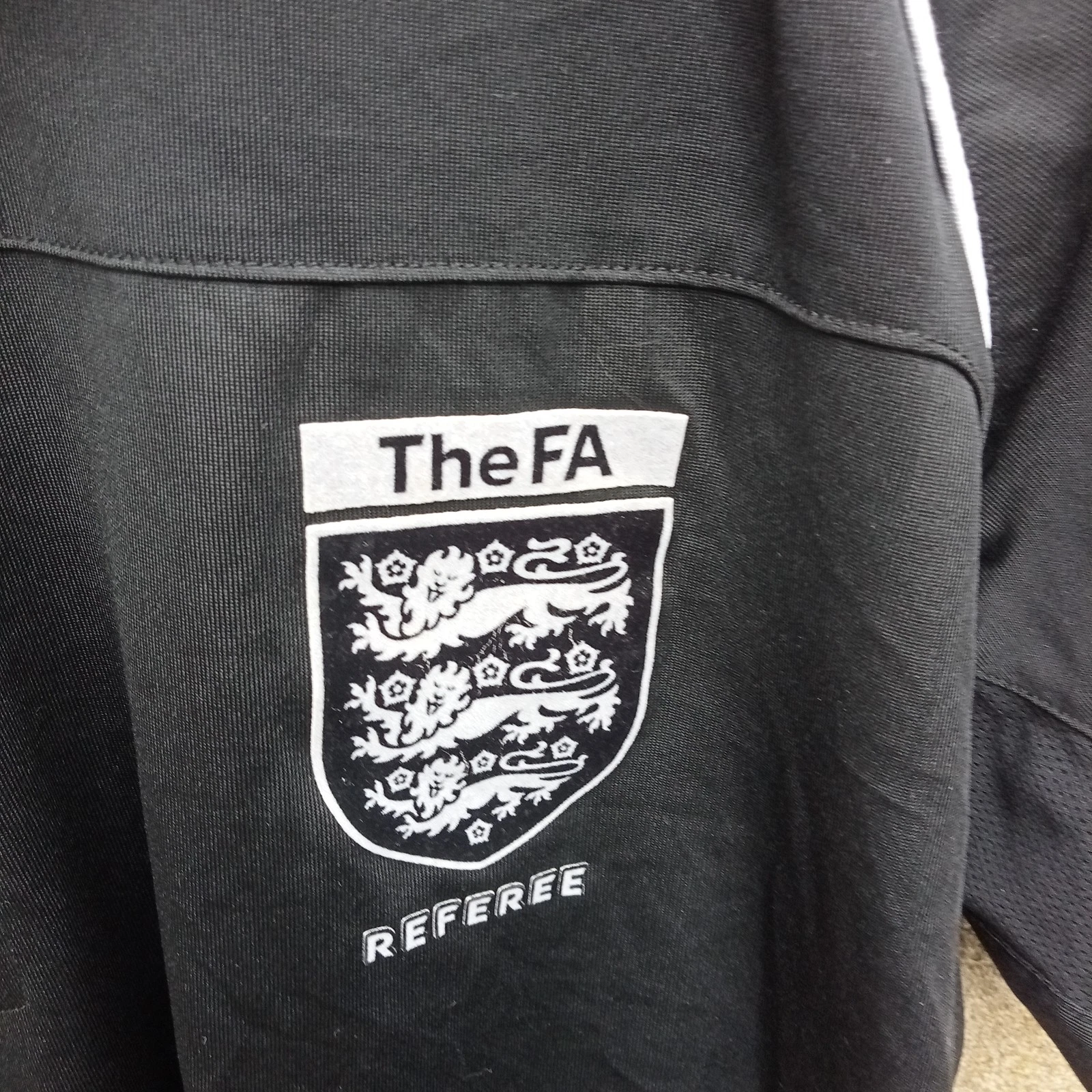 English FA black Ref football referee shirt , jersey, Mens Large - Image 3