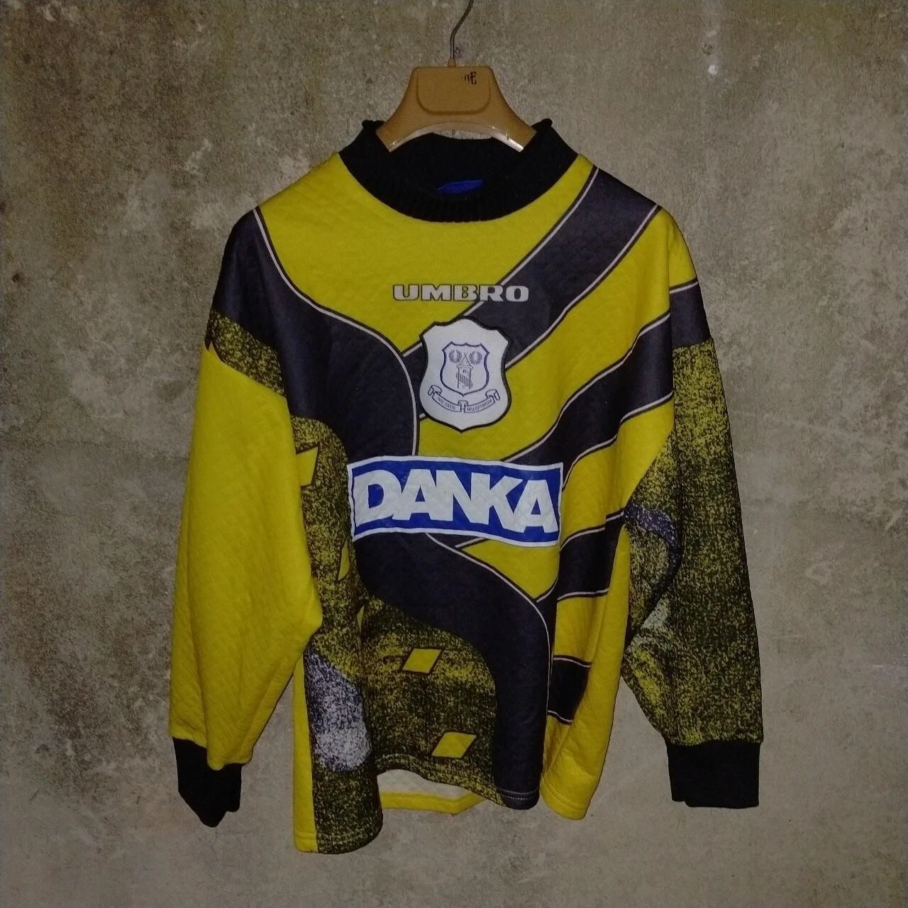 Everton 1995-96 goalkeeper football shirt / jersey, small mens