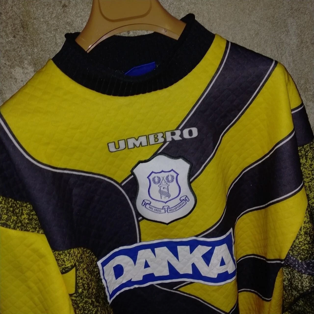 Everton 1995-96 goalkeeper football shirt / jersey, small mens - Image 2