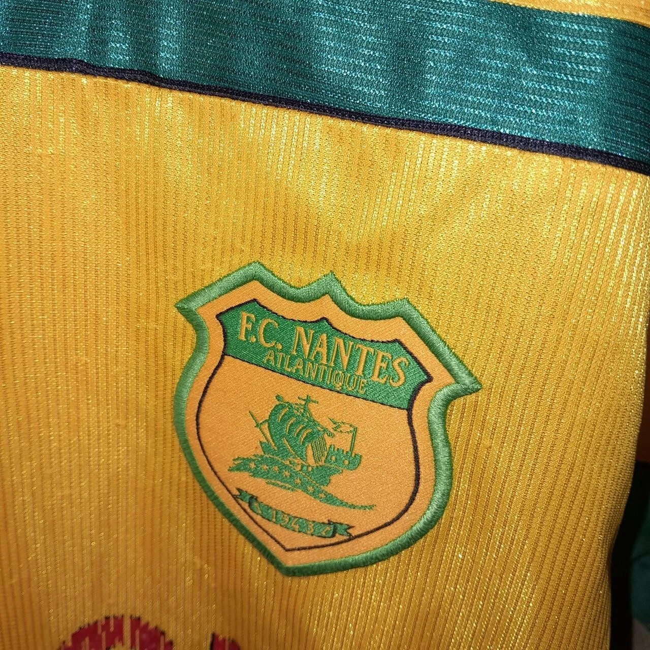 FC Nantes 2001-02 home football shirt / jersey. Small mens - Image 3