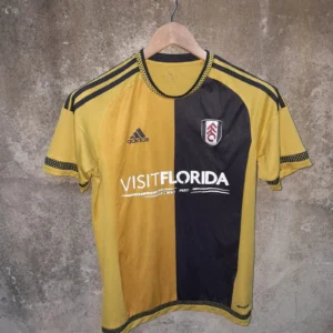 Fulham 2015-16 away football shirt / jersey. Small mens.