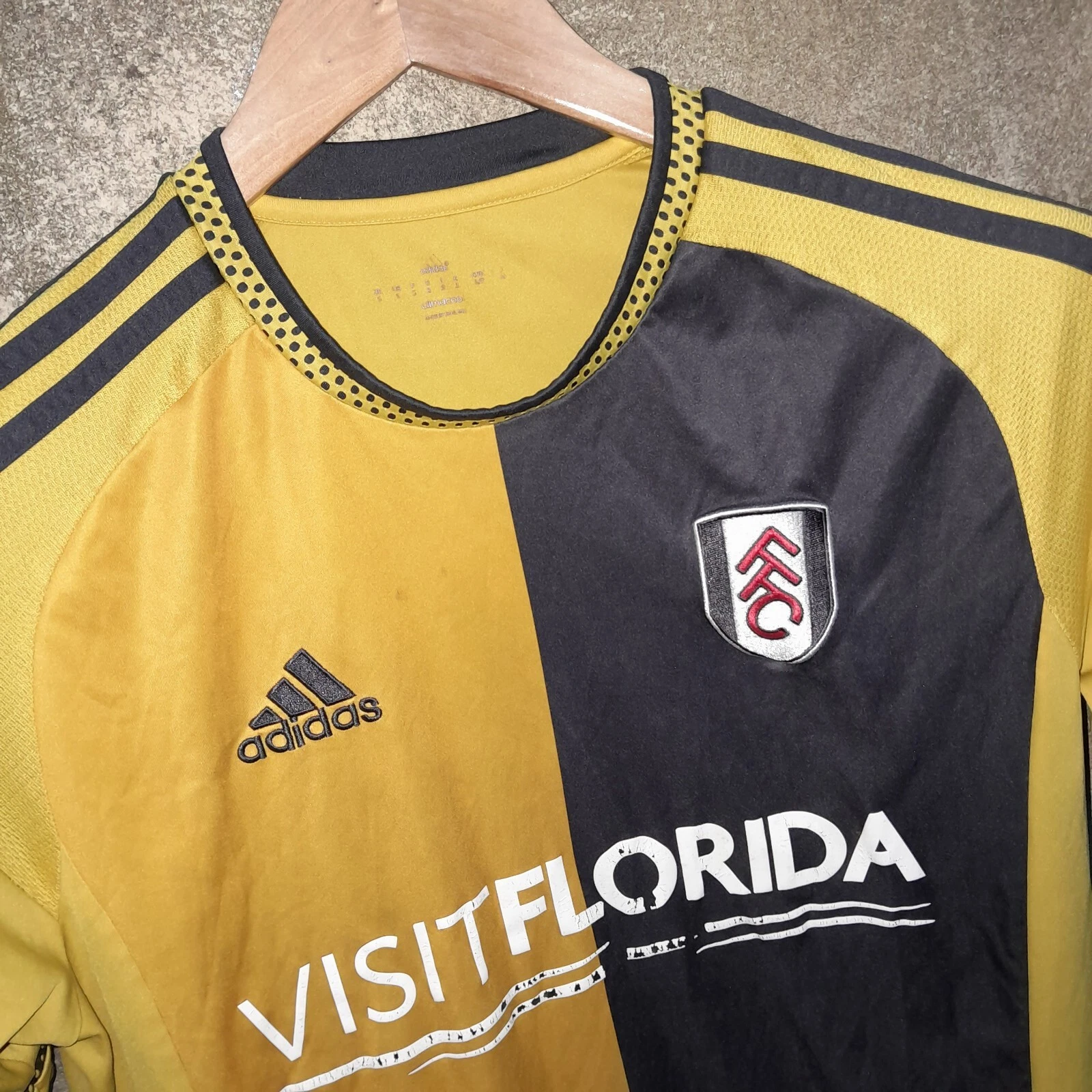 Fulham 2015-16 away football shirt / jersey. Small mens. - Image 2