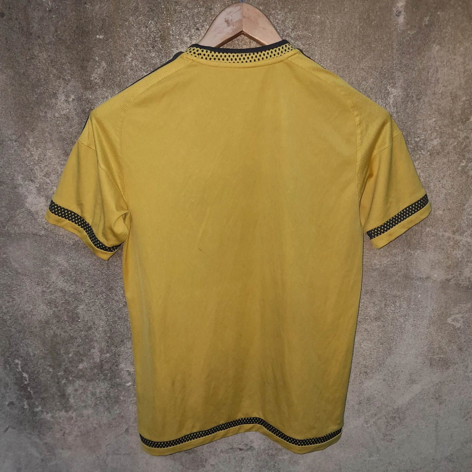 Fulham 2015-16 away football shirt / jersey. Small mens. - Image 3