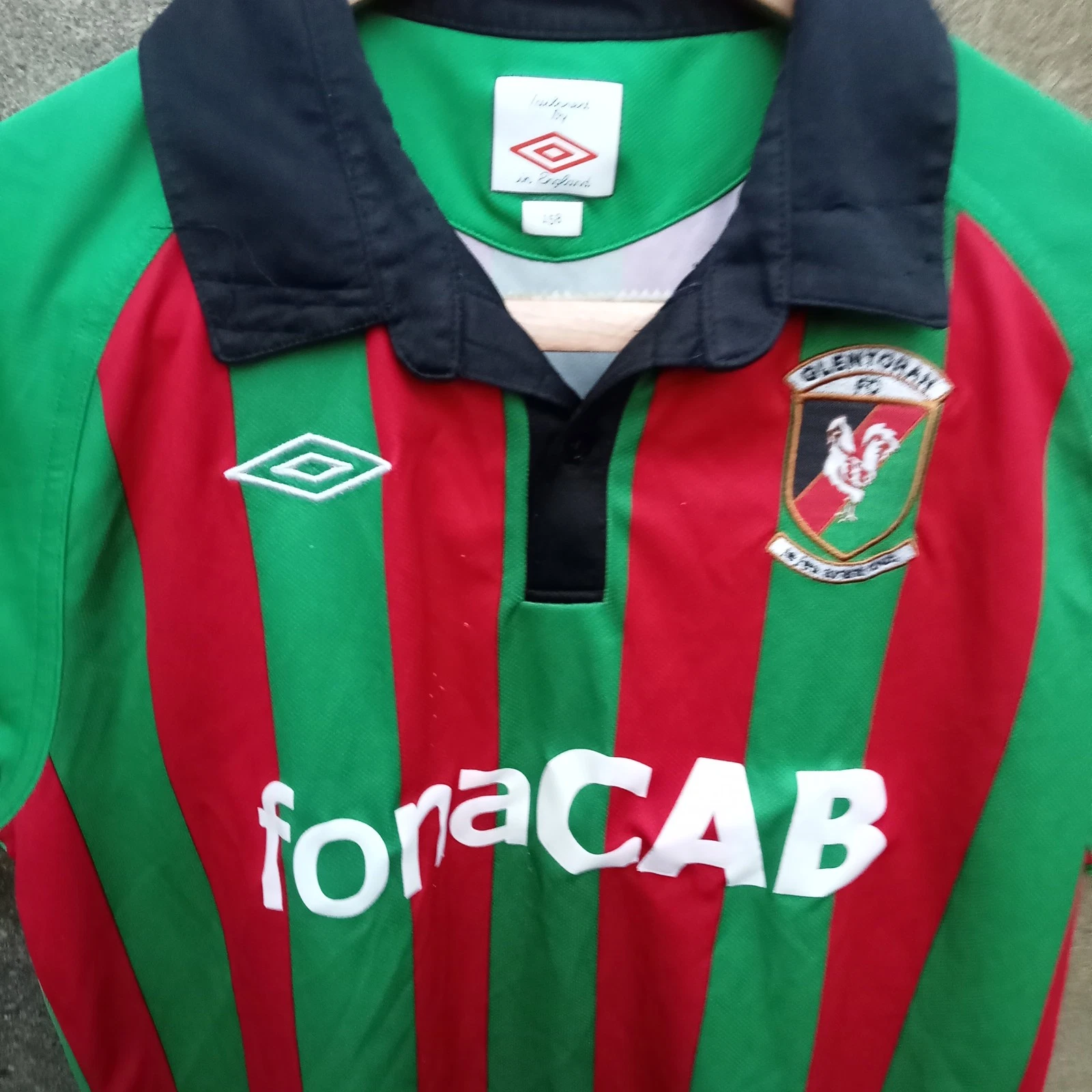 Glentoran 2010-11 Home football shirt | jersey, Boys XL - Image 2