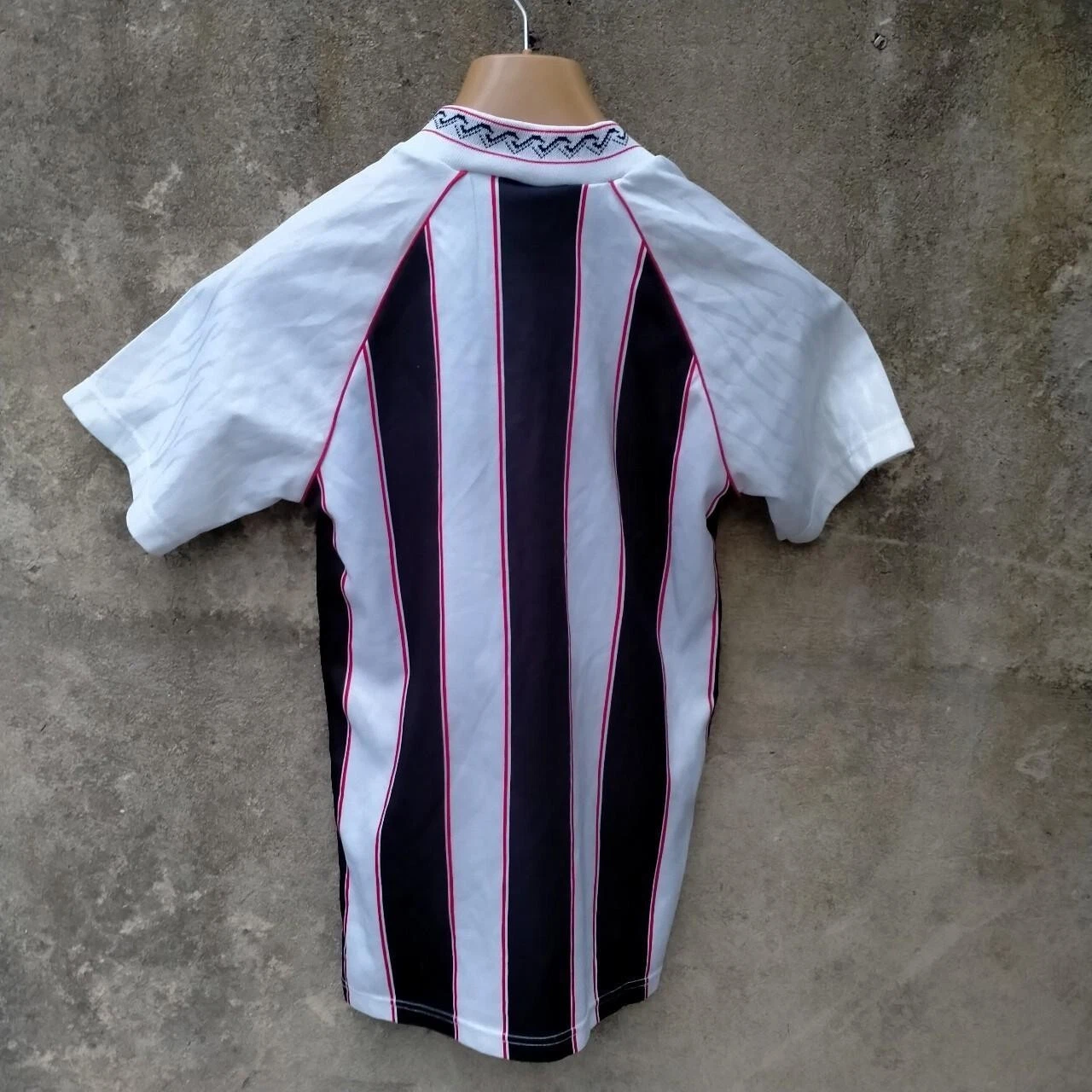 Grimsby Town 1991-92 home football shirt / jersey. Medium boys, Ribero - Image 3