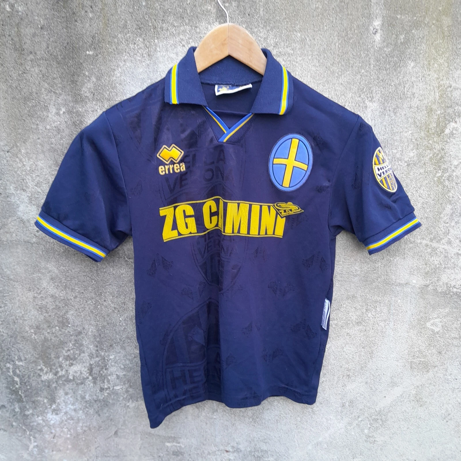 Hellas Verona 1997-98 home football shirt / jersey. Small mens. 38
