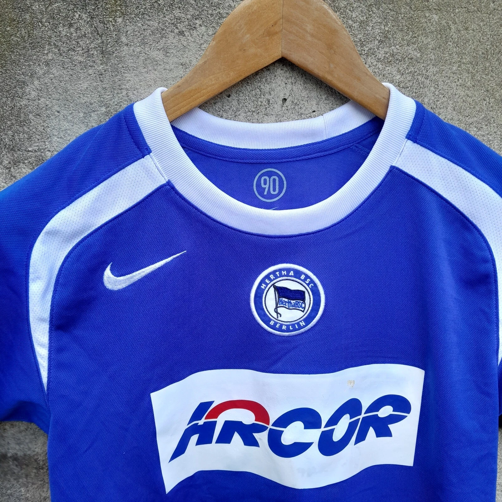 Hertha Berlin 2005-06 home football shirt/ jersey. XS mens - Image 3