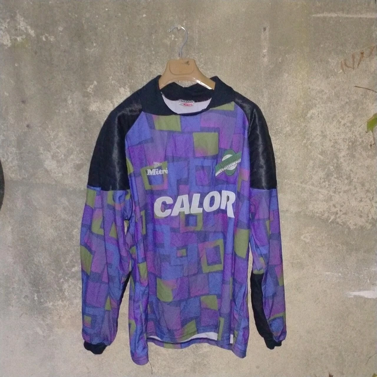 Hibernian 1994-96 goalkeeper football shirt / jersey. XL mens. Purple check
