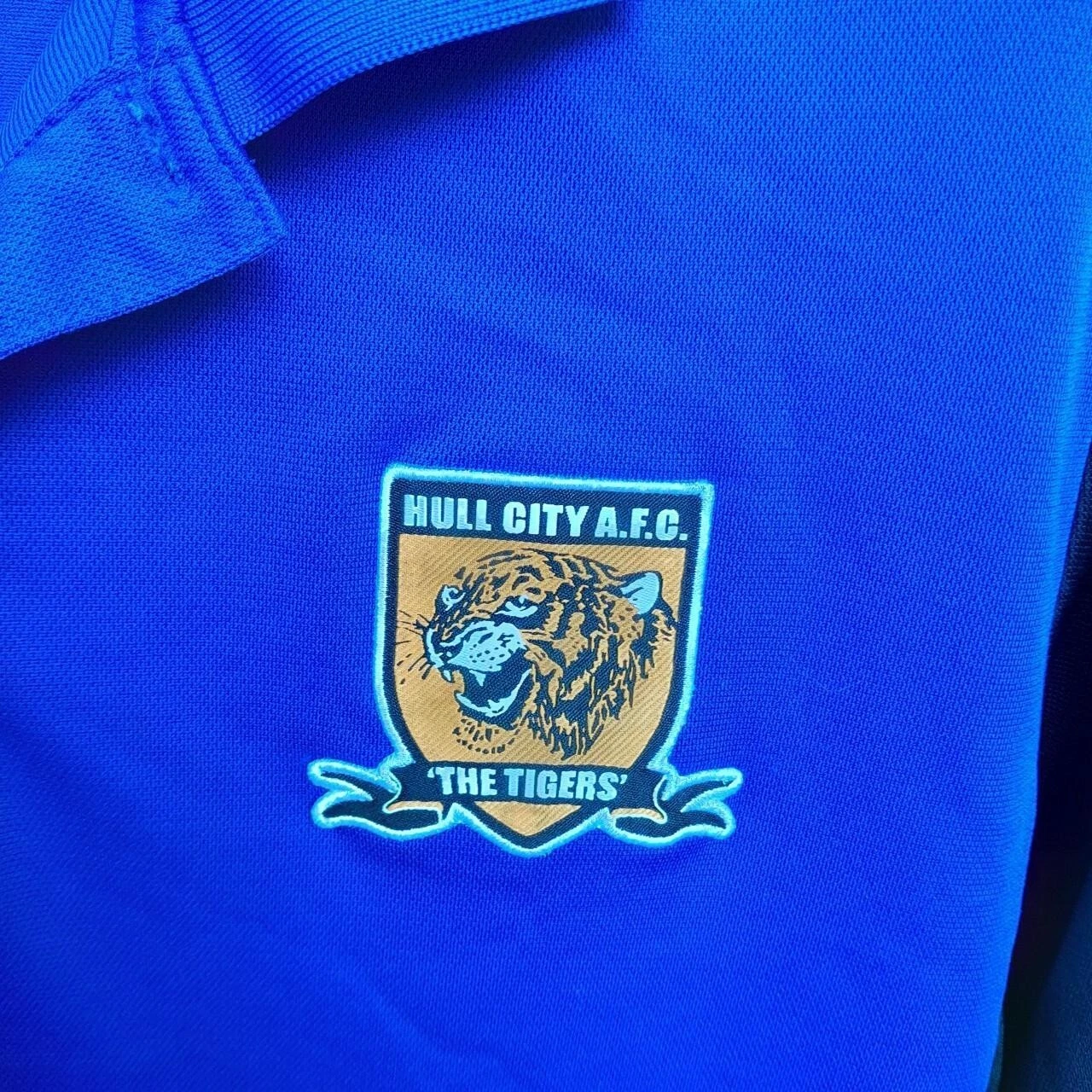 Hull City polo football training shirt / jersey. Large mens - Image 4