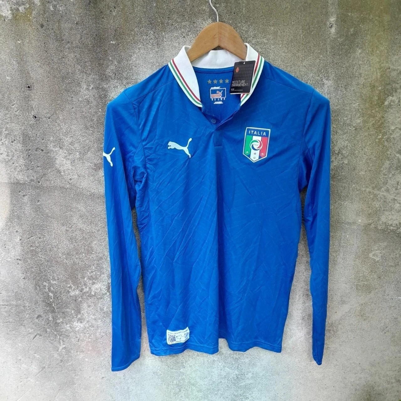Italy 2012 home football shirt / jersey. Small mens. Long sleeves. Bnwt