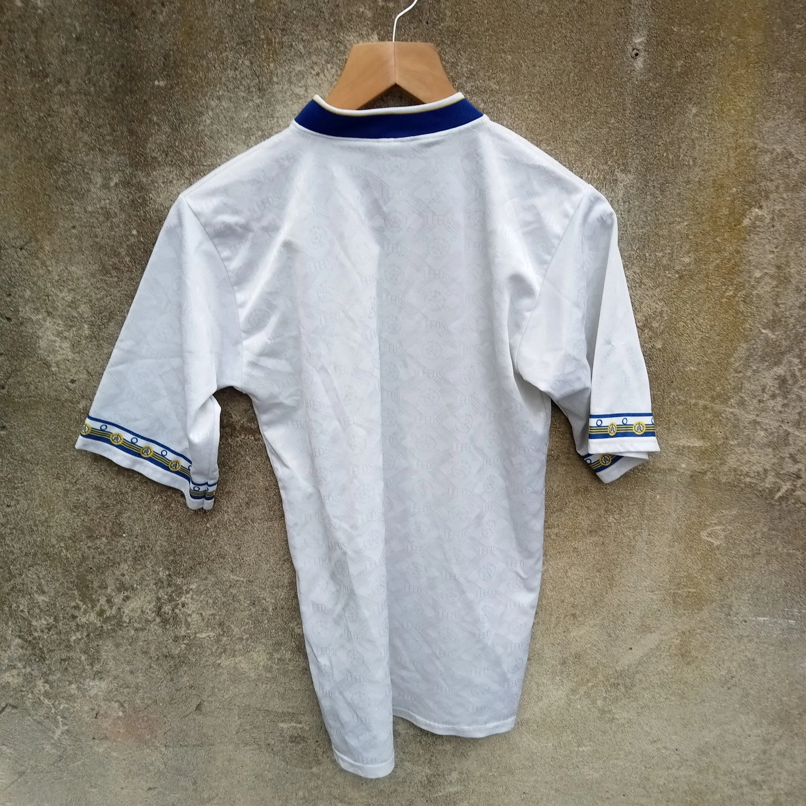 Leeds United 1992-93 Home football shirt, Mens Small - Image 8